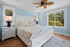 3 bedrooms, desk, iron/ironing board, free WiFi - Paradise Pointe by Beach Boutique Rentals (Anna Maria)