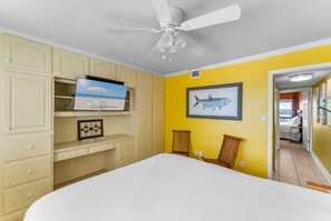 2 slaapkamers, een strijkplank/strijkijzer, internet, beddengoed