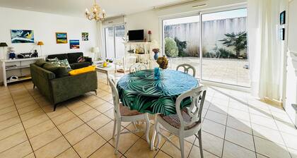 Bright house in Fouras, near sea, 6 ppl, 3 bdrms, garden