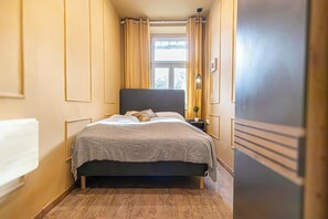 Standard-Apartment, Stadtblick | 4 Schlafzimmer, Verdunkelungsvorhänge, Bügeleisen/Bügelbrett