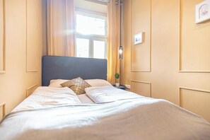 Standaard appartement, uitzicht op stad | 4 slaapkamers, verduisterende gordijnen, een strijkplank/strijkijzer