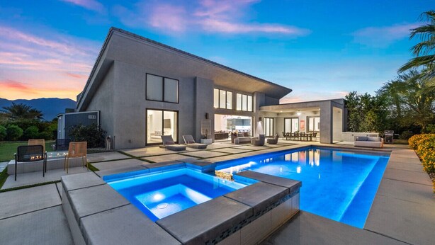 A modern house with a large swimming pool, outdoor seating, and a patio area. - Model Perfect!  Rancho Mirage, Luxe Design, 3900sf!  Pool/Spa/Huge Yard (Rancho Mirage)
