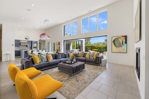 Smart TV, fireplace, table tennis, offices