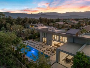 المنشأة من الخارج