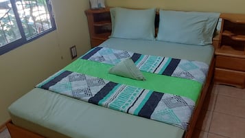 2 bedrooms, desk, iron/ironing board, WiFi