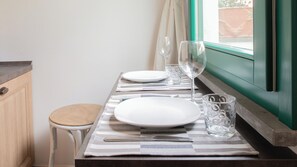 Appartement, vue ville | Cuisine privée | Grand réfrigérateur, chaise haute