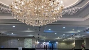 A spacious lobby with a large chandelier, a reception desk, and seating areas. - RAFAHEYAT ALMASHAAER (Makkah)
