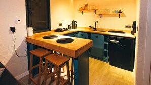 Mini-fridge, cookware/dishes/utensils - ARNE BUNGALOV (Sapanca)