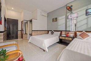 Minibar, escritorio, cortinas blackout y sistema de insonorización