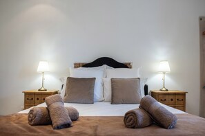 2 bedrooms, iron/ironing board, WiFi, bed sheets - Old forge with enclosed garden. (coussac bonneval)