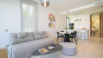House, 4 Bedrooms, Terrace | Living area