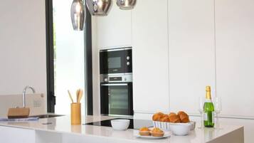 House, 4 Bedrooms, Terrace | Private kitchen