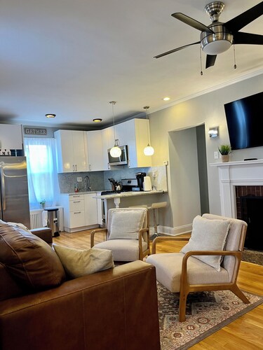 Charming 2BR house w AC, WiFi just 5 MIN from LGA and 17 MIN to JKF