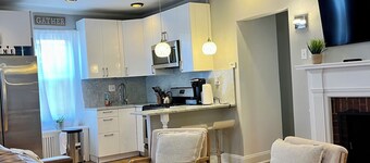 Charming 2BR house w AC, WiFi just 5 MIN from LGA and 17 MIN to JKF