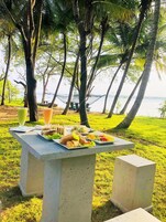 包含每日当地美食早餐