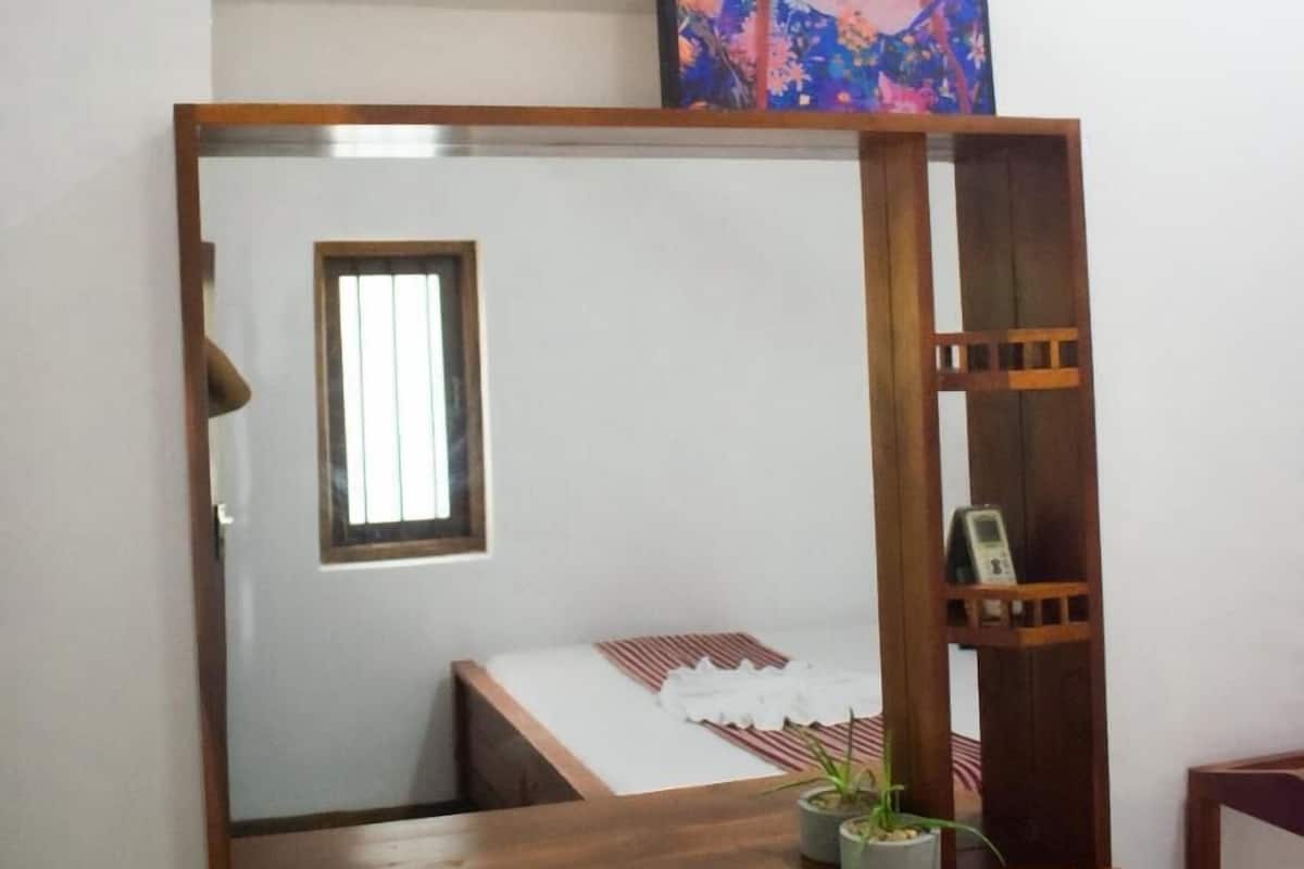 Phòng đôi hoặc 2 giường đơn Deluxe, quang cảnh hồ | Két bảo mật tại phòng, khu vực làm việc phù hợp cho laptop