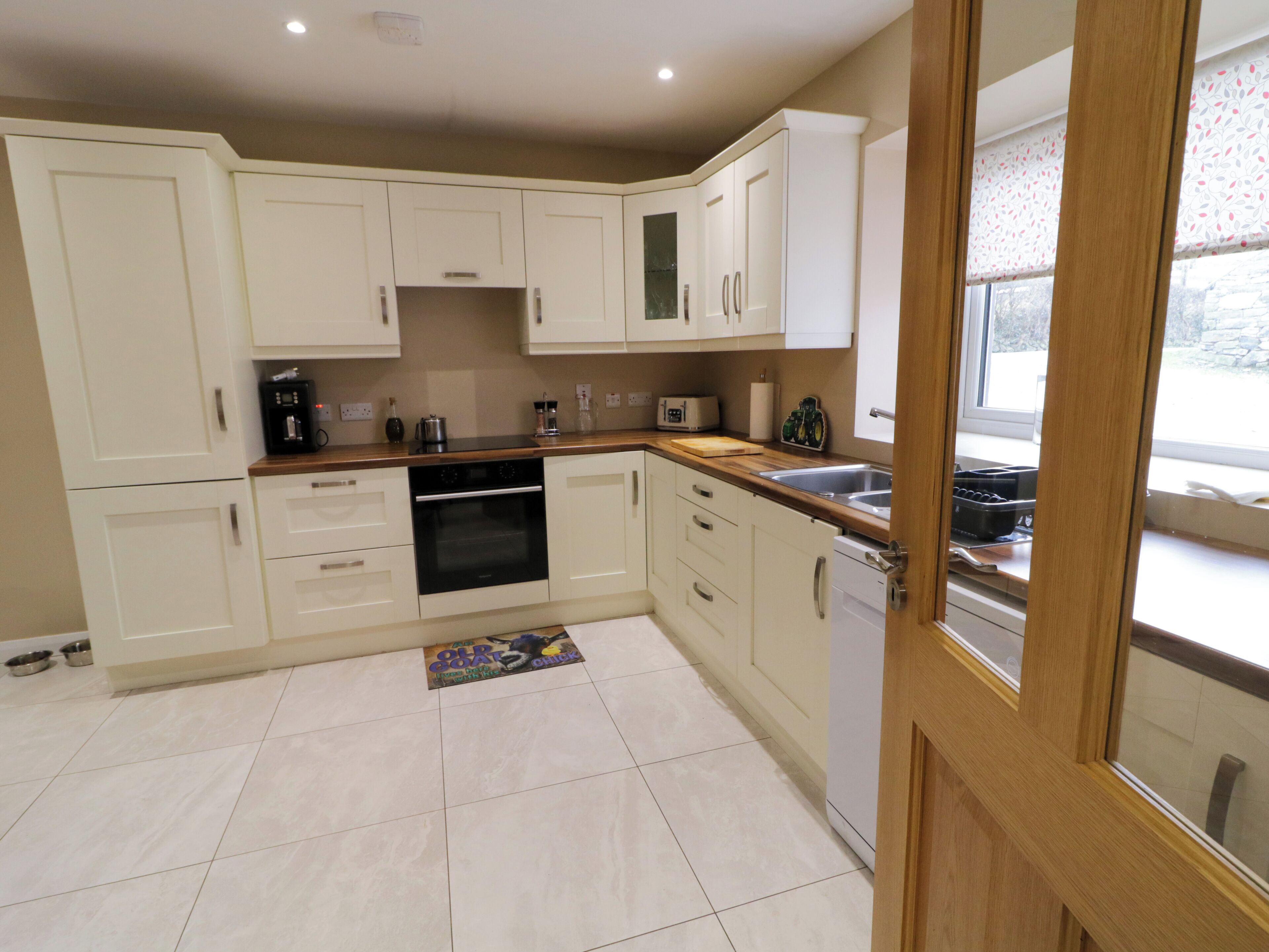 Oppvaskmaskin og kjøkkenutstyr