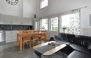 Smart TV, fireplace - Cozy apartment in Sysslebäck with sauna (Sysslebäck)