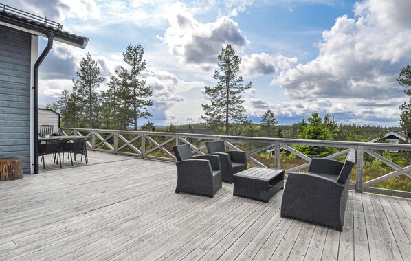 Outdoor dining - Cozy apartment in Sysslebäck with sauna (Sysslebäck)