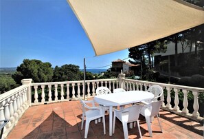 Apartment | Balcony - Apartment in Playa de Pals Near Sandy Beach (Pals)