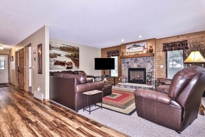 Smart TV, fireplace, DVD player, table tennis