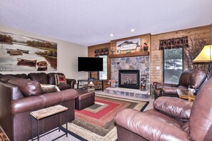 Smart TV, chimenea, reproductor de DVD y tenis de mesa 