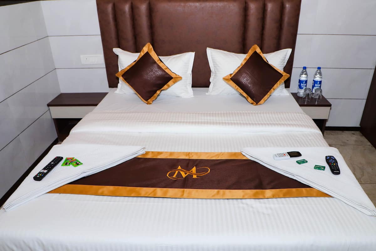 Deluxe Room, Balcony, City View | Iron/ironing board, free WiFi