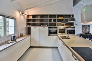 Refrigerador, microondas, horno y lavavajillas 