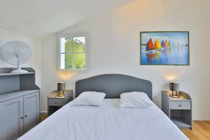 4 室のベッドルーム、アイロン / アイロン台、WiFi、ベッドシーツ