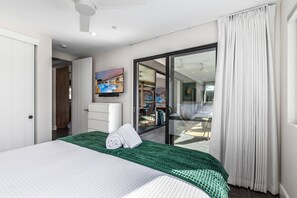 5 bedrooms, iron/ironing board, free WiFi, bed sheets