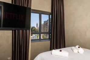 Premium bedding, down comforters, minibar, desk - Mamilla view URBAN - Boutique hotel  (Jerusalem)
