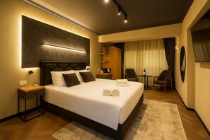 Premium bedding, down comforters, minibar, desk - Mamilla view URBAN - Boutique hotel  (Jerusalem)