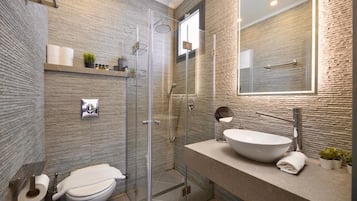 Douche, douche hydromassante, articles de toilette de luxe