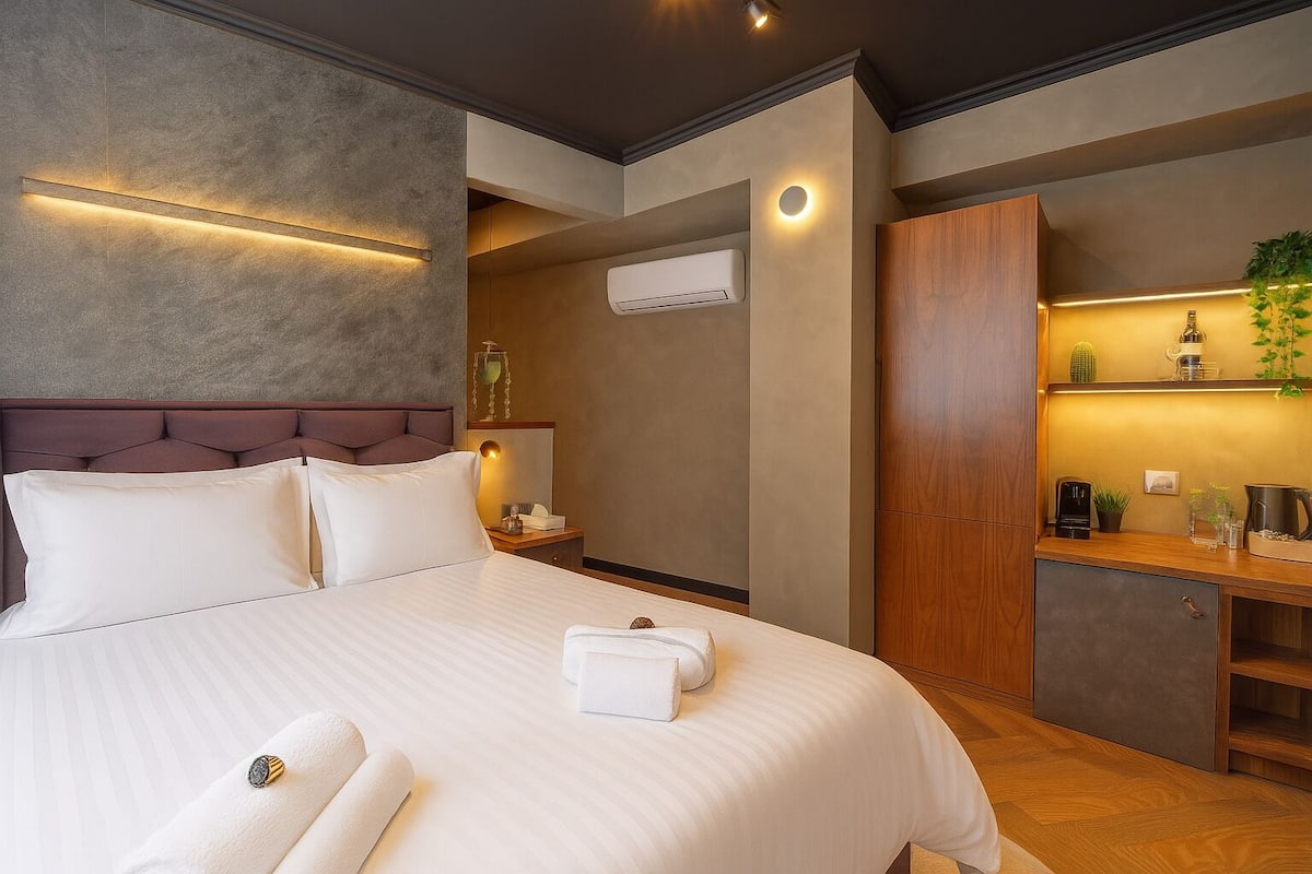 Habitación doble Deluxe | 1 habitación, ropa de cama hipoalergénica, edredón y minibar