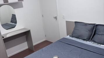 2 bedrooms, desk, iron/ironing board, WiFi