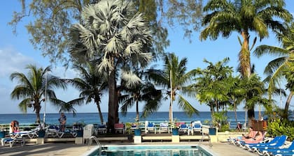 Palm Cottage - Sunset Crest, close to the beach and swimming pool
