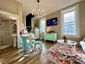 Interior - Midtown Whimsical Apartment 1 Block To River- Walk To Restaurants! (Harrisburg)