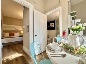 1 soverom, strykejern/-brett, wi-fi (inkludert) og sengetøy