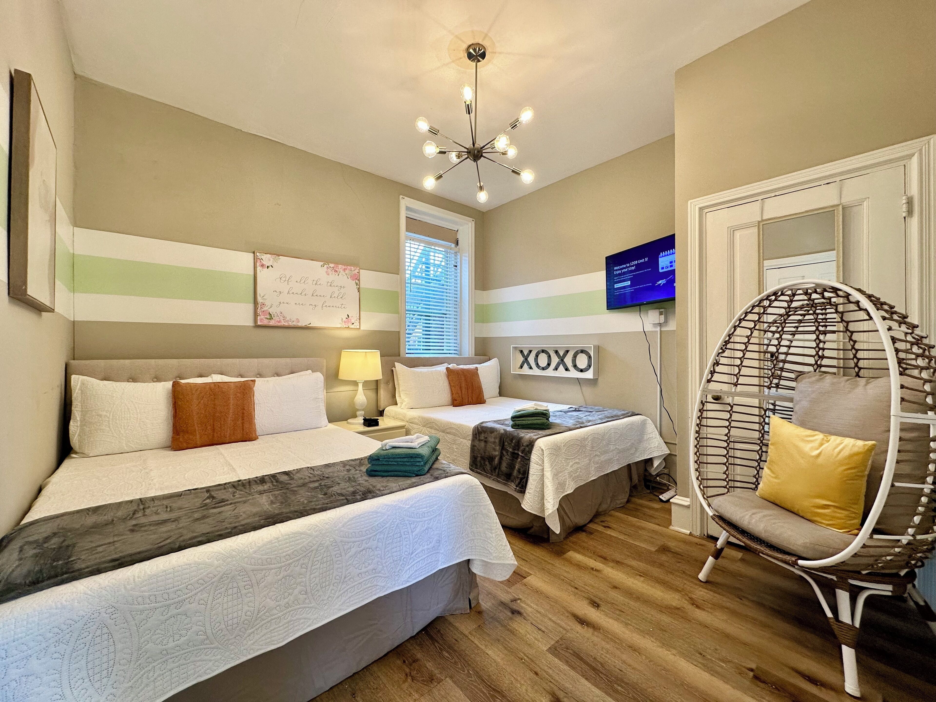 1 habitación, tabla de planchar con plancha, wifi gratis y ropa de cama 