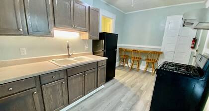 Cozy 1-bedroom apartment in wonderful Erie with WiFi