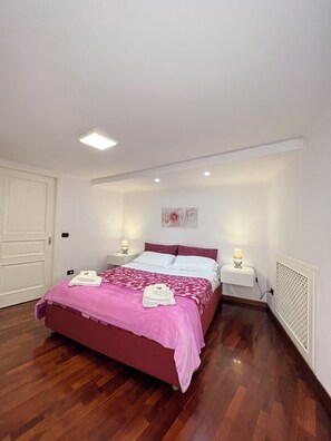 2 chambres, fer et planche à repasser, Wi-Fi, draps fournis