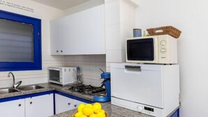 House, 3 Bedrooms, Terrace | Private kitchen - Global Grifeu - By Global Rental Holidays 29711 (Llanca)