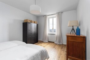 3 habitaciones, caja de seguridad en la habitación y escritorio 