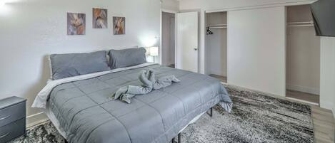 2 bedrooms, desk, iron/ironing board, free WiFi