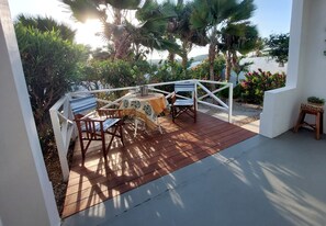 Outdoor dining - Paradise for 2 pairs of friends (Paradera)