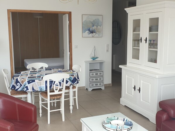 2 bedrooms, iron/ironing board