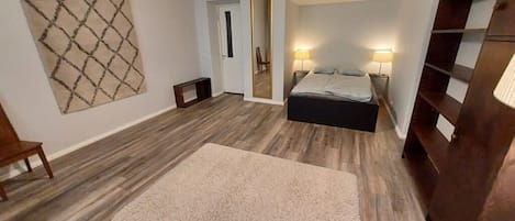 2 makuuhuonetta, silitysrauta/-lauta, Wi-Fi, vuodevaatteet