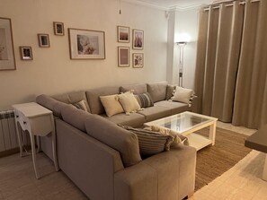 TV - Spacious, family-friendly apartment, 5 min from La Mata Beach (La Mata)