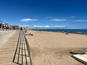 Beach - Spacious, family-friendly apartment, 5 min from La Mata Beach (La Mata)