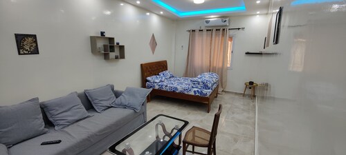 OUAKAM self-contained studio 10m from the monument